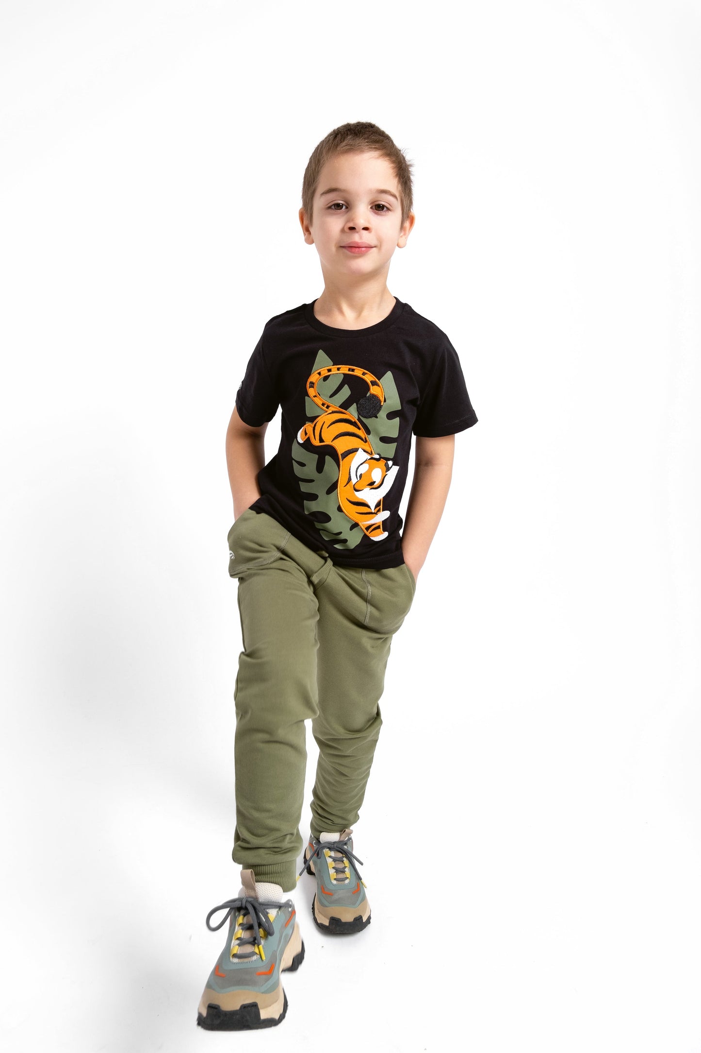 Short Sleeve T-Shirt with (Jumping Tiger) Applique Emboidery - Black
