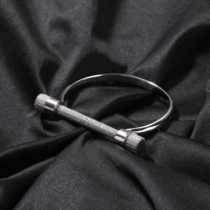 Horseshoe-shaped bracelets inlaid with zircon and diamonds